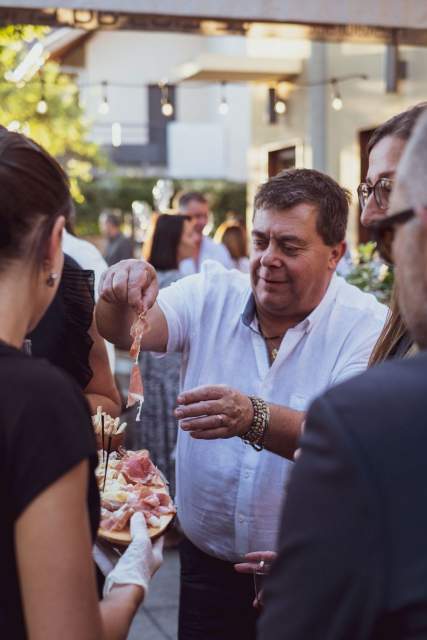 Apéritif en extérieur, restaurant gastronomique Le Clos du Château proche d'Annecy 