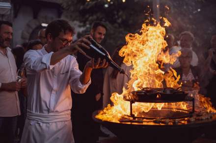 Plat en extérieur au restaurant Le Clos du Château, Privatisation de Restaurant à Annecy pour Mariages